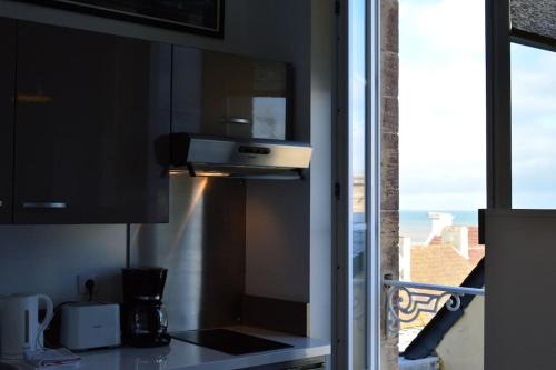 Arromanches-les-Bains Apartment | Le Joffre - studio sur la digue en centre ville