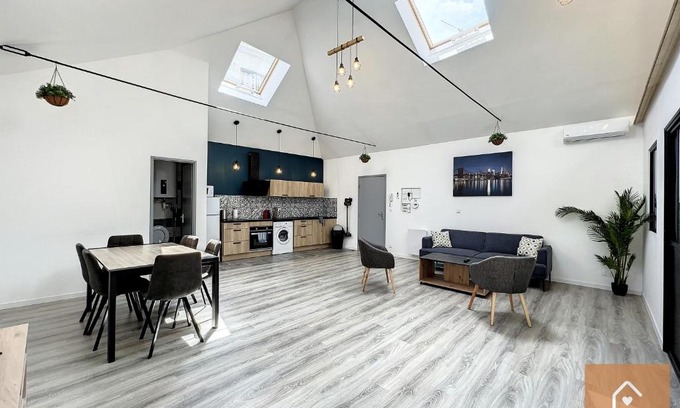 Chatellerault Apartment | Le Loft Climatisé - 6 personnes - Entrée autonome