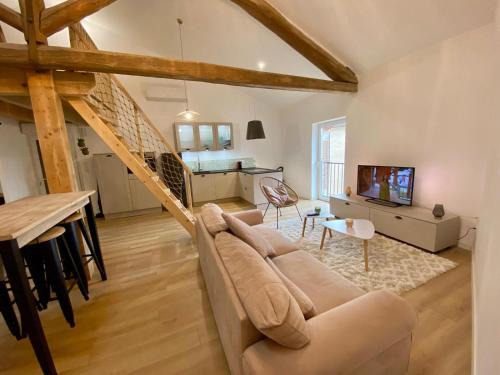 Lescure-dAlbigeois Apartment | Le Loft de l Horloge