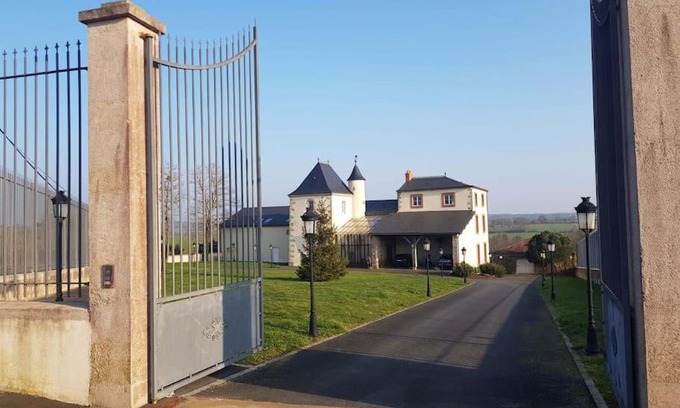 Mazieres-en-Mauges Villa | Le Logis Cholet 49300 lieu exceptionnel en famille ou amis