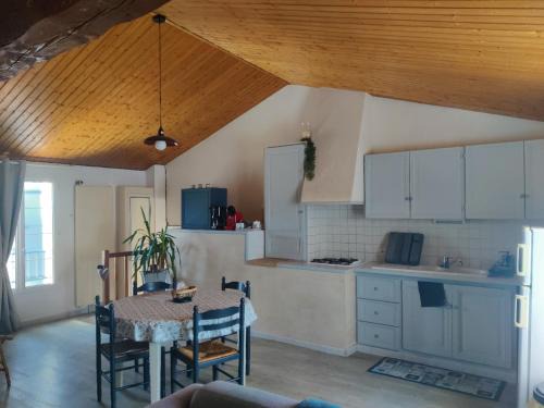 Champagne-les-Marais Apartment | Le logis du pont