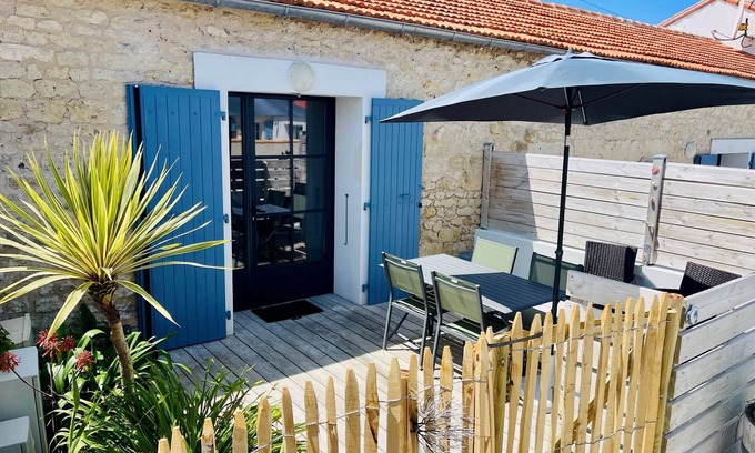 La Cotiniere Apartment | LE LOGIS, Gîte 1. Clos des Aigrettes, 30m from La Cotinière Port.