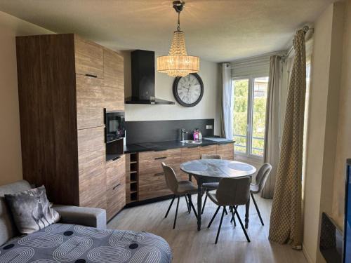 Annemasse Apartment | Le London I Studio