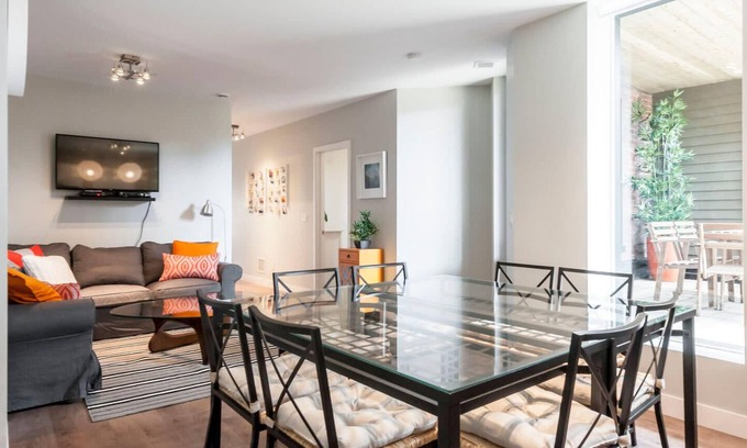 Plateau Mont Royal Apartment | Le Lounge: Spacious Apartment in Heart of the Plateau + Private Terrace