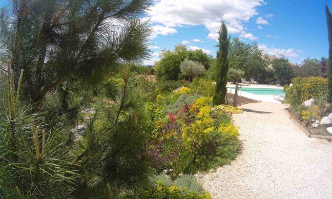 Vogue Cottage | Le Mas de Molines, Gîte l'Amandier, Rental with garden, swimming pool.