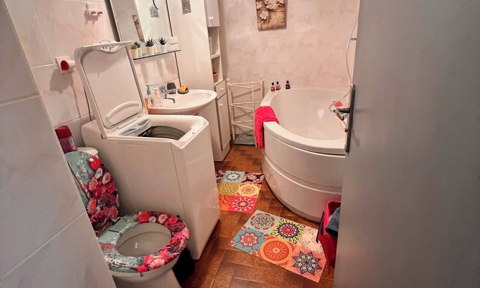 Pezenas House | Le Mas des écureuils, house with swimming pool Pézenas