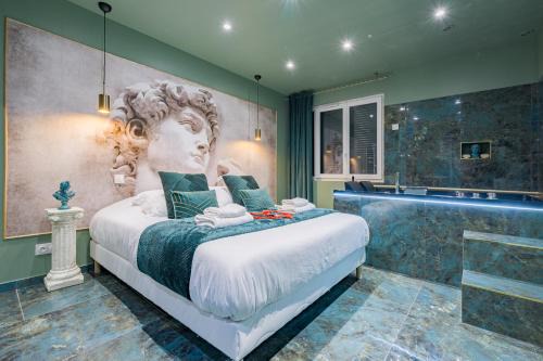 Montgeron Apartment | Le Musée d’Aphrodite/JACUZZI