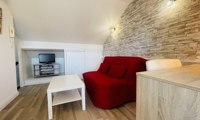 Saint-Pierre-des-Corps Apartment | Le Nid de velpeau - Nice studio in the heart of Velpeau