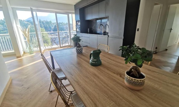 Novel Apartment | Le Parmelan - Grand appartement familial avec vue sur la montagne