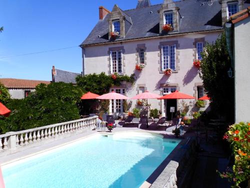 Tiffauges Bed & Breakfast | Le PETIT CHATEAU - Tiffauges proche Puy duFou