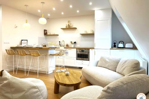 Tourgeville Apartment | Le Petit Palais - 50m Plage - Vue mer et campagne