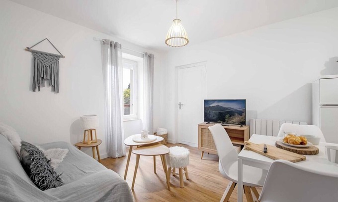 Mazamet Apartment | Le Polaire : T2 Ambiance Douce et Chaleureuse
