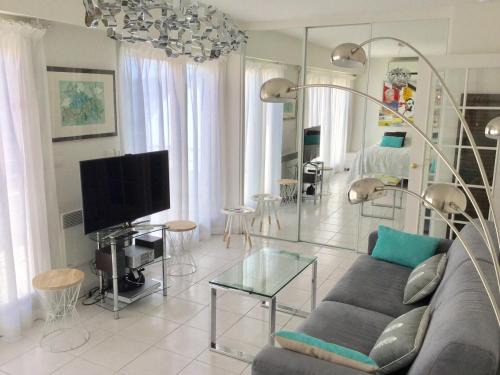 Cap-d'Antibes Apartment | Le Ponteil plage