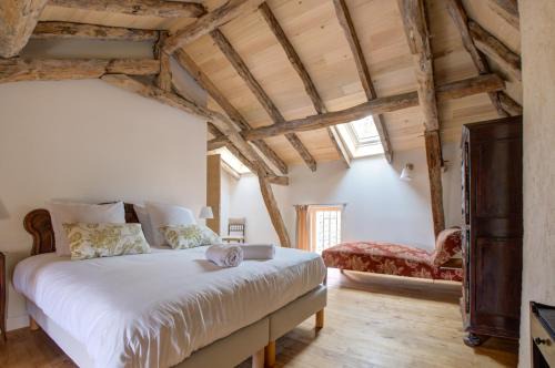 Saint-Cyprien House | Le Prieuré "Péridoors" - Élégance, Histoire & Jacuzzi