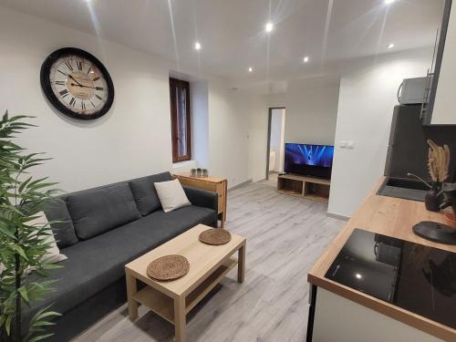 Saint-Mitre-les-Remparts Apartment | Le Provençal