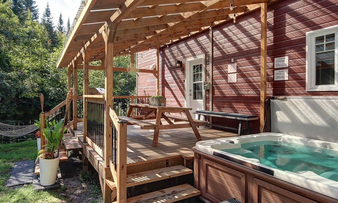 Stoneham-et-Tewkesbury Ski Chalet | 🌟Le Repère 🏖️ Spa 💦Sauna 🧖‍ Billiards🎱