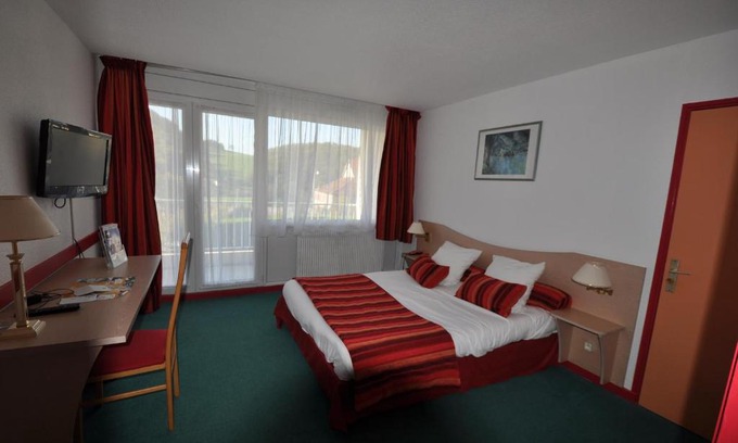 Hyevre-Paroisse Hotel | Le Relais De La Vallee