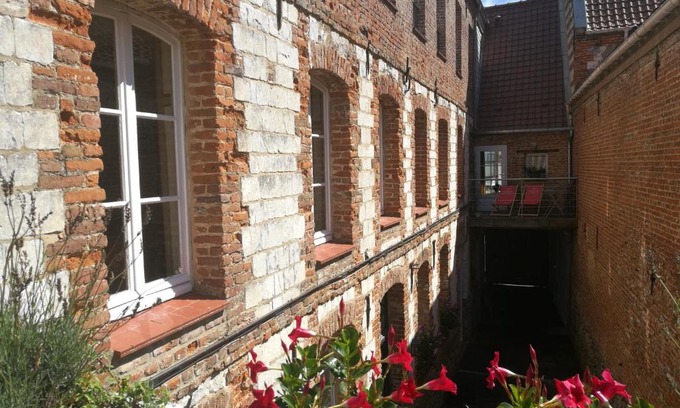 Montreuil-sur-Mer Apartment | Le Renard d'Or