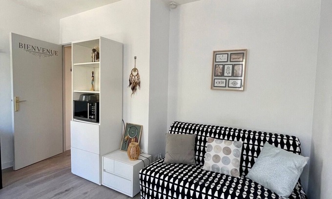 Port Marianne Apartment | Le Rêveur: on the banks of the Lez & espace Richter