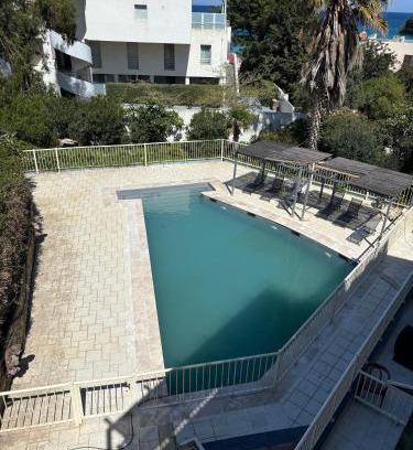 L'Ile-Rousse Apartment | Le Rocher - Appt pour 6 climatisé avec piscine