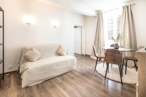 Saint-Geoire-en-Valdaine Apartment | Le Saint-Geoirien - Duplex pour 4