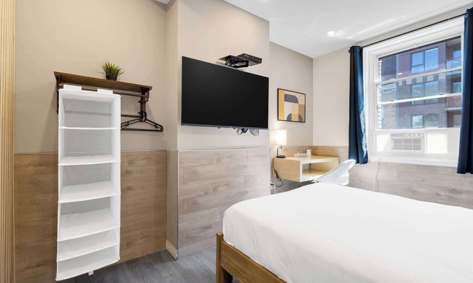 Quartier des Spectacles Hotel | Le Sand & Stone Hôtel-Quartier des Spectacles