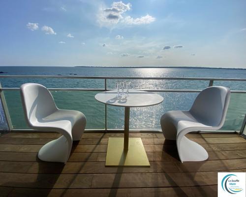 Concarneau Apartment | Le Souffle Marin CONCARNEAU - VUE MER panoramique direct sur la plage des Sables Blancs FIBRE Parking PRIVÉ Secure PANORAMIC SEE VIEW direct ON BEACH