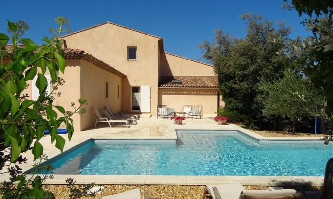 Rognes House | LE VEOU, Gîte with swimming pool