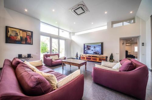 Saint-Loup-de-Varennes Villa | Le Verger Secret