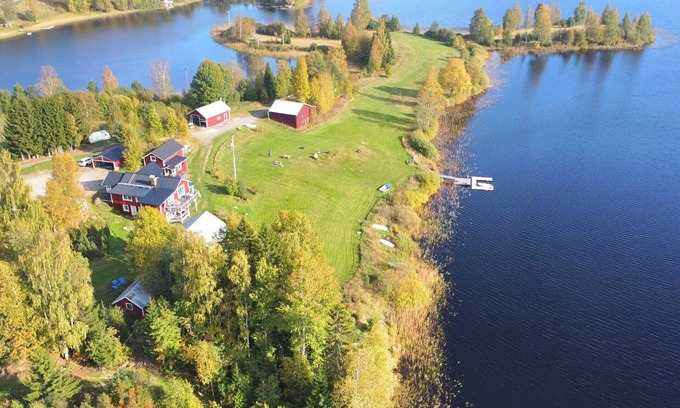 Sundsvall Municipality Apartment | Lea - Holiday apartment with lake view & boat near Sundsvall