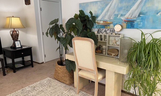 Narragansett House | Leaf Peeping Getaway! URI Visitors! Celebrate or Retreat in a Cozy, Coastal Area