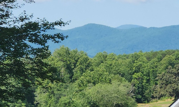 Old Fort House | Leaf peeping views-minutes to downtown-stargazing-25 minutes to Asheville