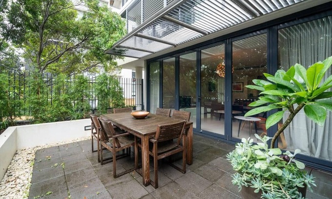 Camperdown House | Leafy Inner City Apartment - Camperdown