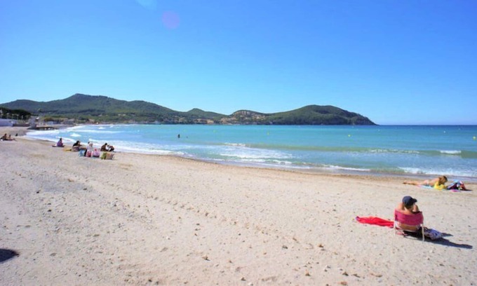 Les Lecques Apartment | LECQUES- St Cyr/Mer- BEACH FLAT ON FOOT-CLIM-WI-FI