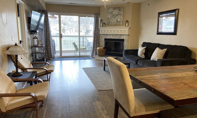 Osage Beach Condo | Ledges Complex - Lake front With Slip Included - Beach and 2 Pools
