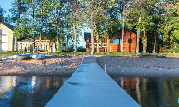 Walker House | Leech Lake Perfect Sand Beach, Flat, Boat Lift, Dock, Kayak, Paddleboat, Garage