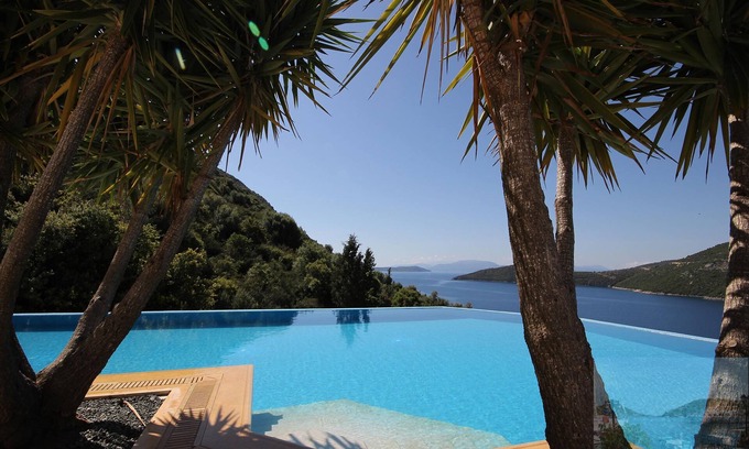Mikros Gialos Villa | Lefkada Villa Mikros. Spectacular location & pool. Walk to beach. Mikros Gialos.