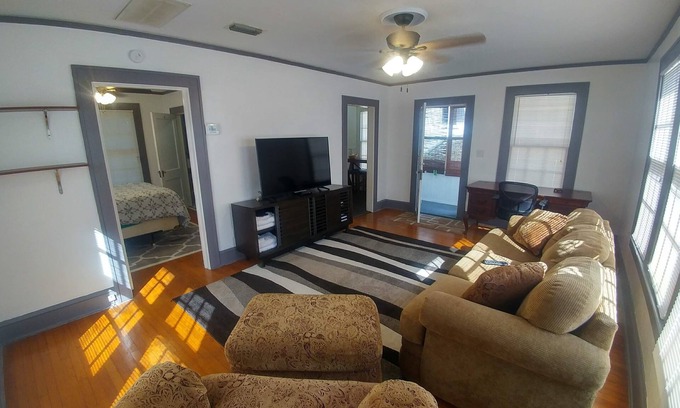 Tallahassee House | Legislative Session Downtown Upstairs Guesthouse