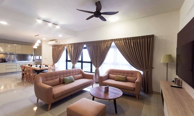 Medini Apartment | Legoland Penthouse (13pax) WIFI @JB City homestay