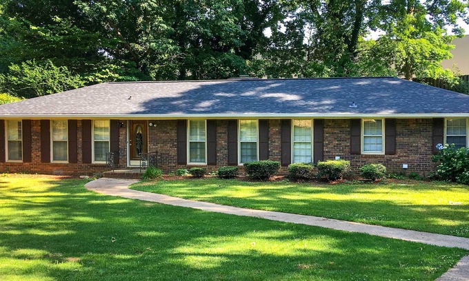Douglasville House | 'Lehigh Place' - Peaceful & Walkable Getaway!