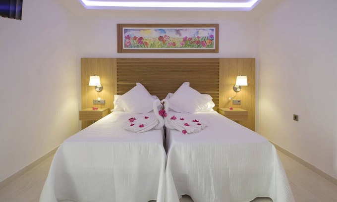 Sant Josep de sa Talaia Hotel | LeibTour code: BONMYBOS-S02/Pool + Beach 150m - Playa den Bossa ♥ Free Parking