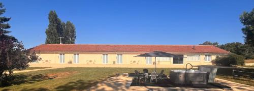 Mazeyrolles Bed & Breakfast | lelotusnoir-Périgord