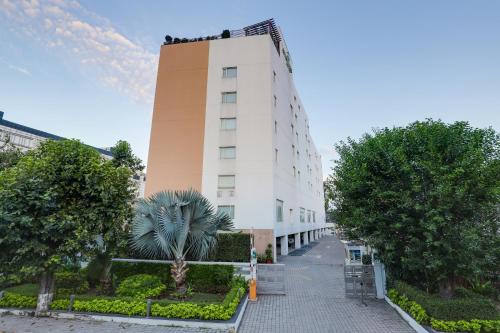Industrial Area Phase I Hotel | Lemon Tree Hotel Chandigarh