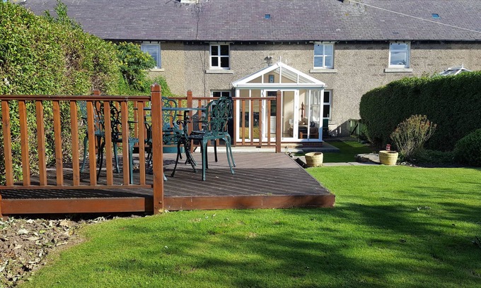 Seahouses Cottage | Lennor Cottage in Seahouses, Near Beach, Garden, Dog Friendly, Wood Stoves, WIFI