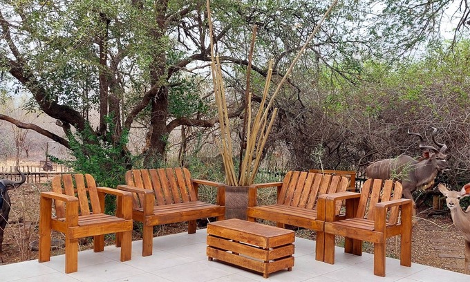 Marloth Park House | Lenny's Den - meet the wildlife!