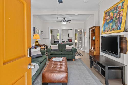 Athens House | Lenoir Cottage w covered patio and fire pit