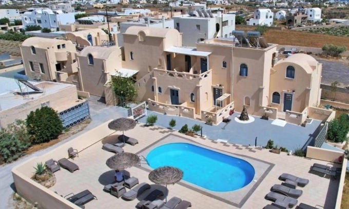 Emporio Hotel | Leon Lux Apartment, quadruple room with private bathroom.