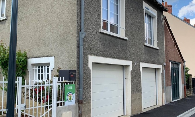 Chateauroux House | Léonie's house - 2 bedrooms - private courtyard - wifi