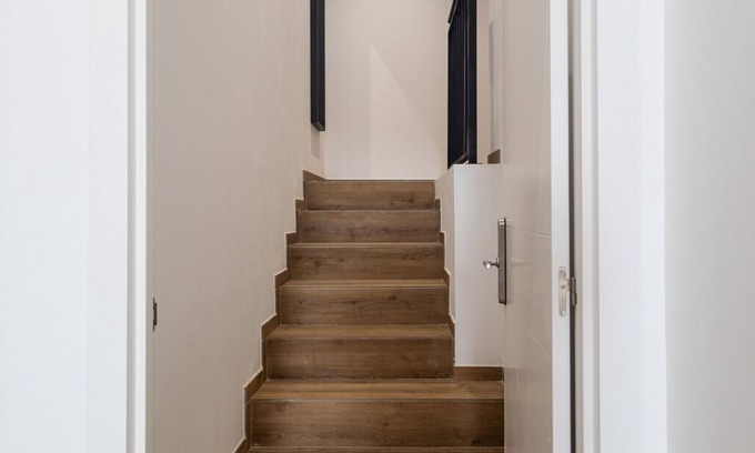 Montolivet Apartment | Les arts Turia 3 by Concept Flats