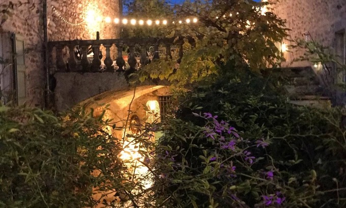 Massillargues-Attuech House | Les Cailloux Dorés